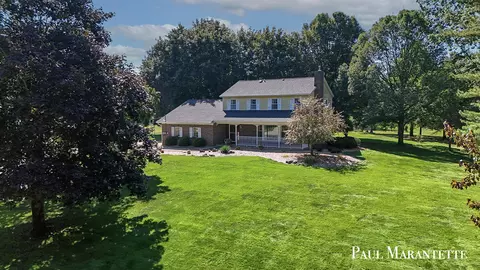 816 Geneva Dr, Wayland, MI 49348