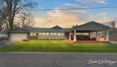 604 N Shore Dr, Crystal, MI 48818