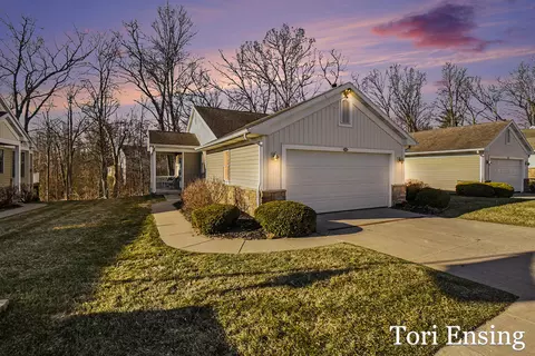 1421 Trail View Dr, Greenville, MI 48838