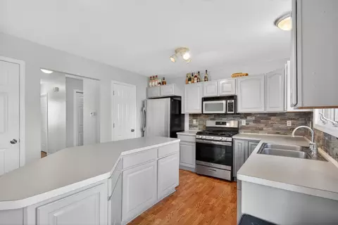 Kitchen - 5135 S Granite St, Jackson, MI 49201 photo 2 of 4