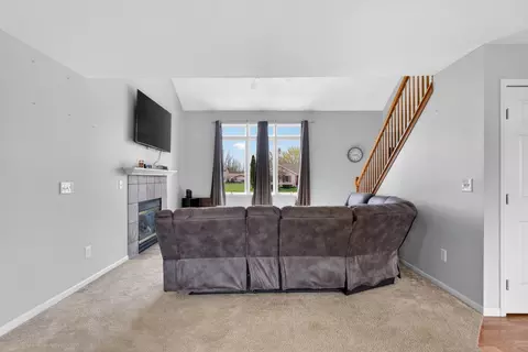 Living - 5135 S Granite St, Jackson, MI 49201 photo 3 of 5