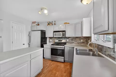 Kitchen - 5135 S Granite St, Jackson, MI 49201 photo 4 of 4