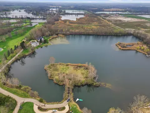 52451 Caddy Ln, South Lyon, MI 48178