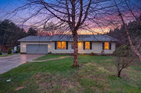 18177 Yuma Ct, Spring Lake, MI 49456