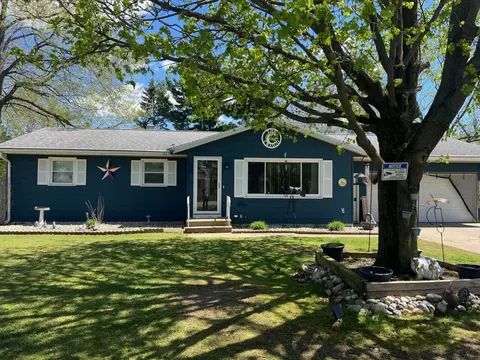 69375 Vicky Dr, Sturgis, MI 49091