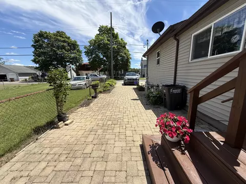 Exterior - 4022 Donnely Rd, Jackson, MI 49201 photo 6 of 10