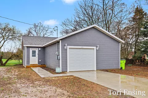 1111 E Pearl St, Greenville, MI 48838