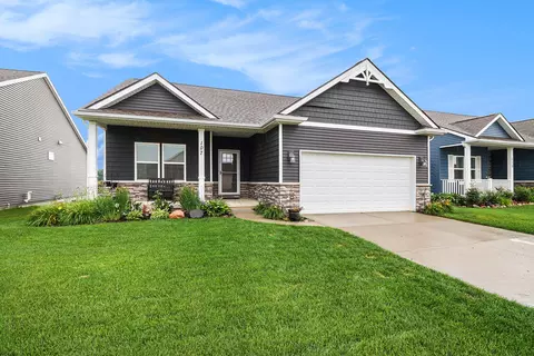 107 Barnsley Dr, Howell, MI 48843