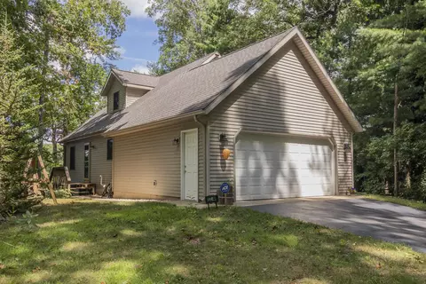 27348 Manstrom Dr, Lawton, MI 49065