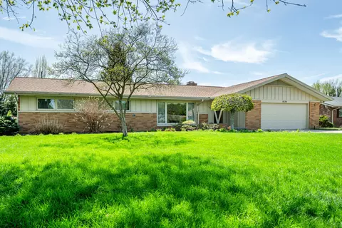 1636 S Bonny Bruce Dr, Stevensville, MI 49127