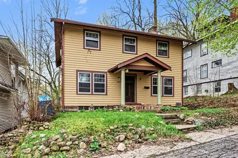 915 Walwood Pl, Kalamazoo, MI 49007