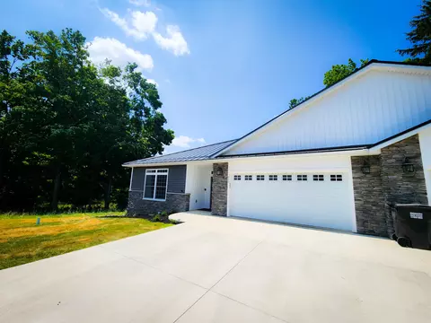 237 Glei Ct, Hillsdale, MI 49242