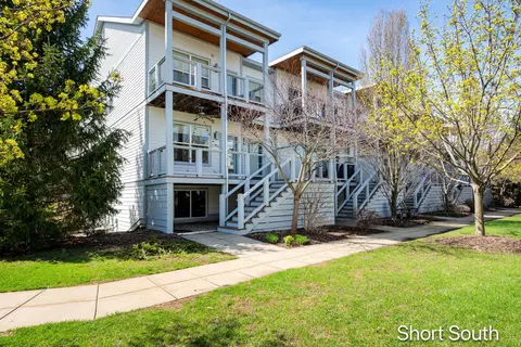 2090 Celadon Dr NE, Grand Rapids, MI 49525