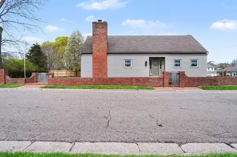 519 E Spruce St, Marshall, MI 49068