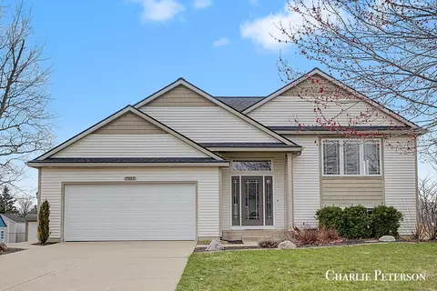 7957 Westside Dr, Hudsonville, MI 49426