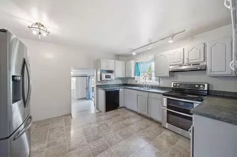 Kitchen - 1190 Ferndale Rd, Jackson, MI 49201 photo 2 of 2