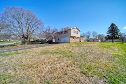 Exterior - 1190 Ferndale Rd, Jackson, MI 49201 photo 11 of 12
