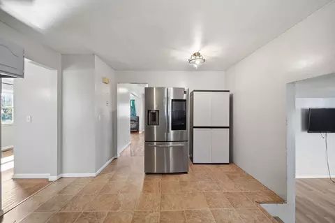 Entry Way - 1190 Ferndale Rd, Jackson, MI 49201 photo 2 of 2