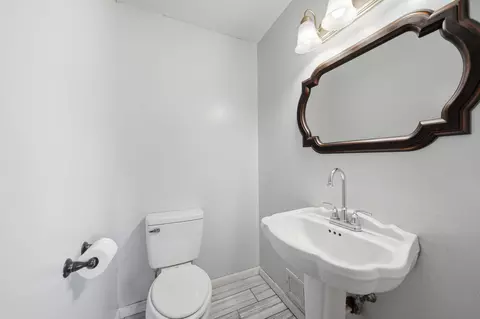 Bath - 1190 Ferndale Rd, Jackson, MI 49201 photo 1 of 5