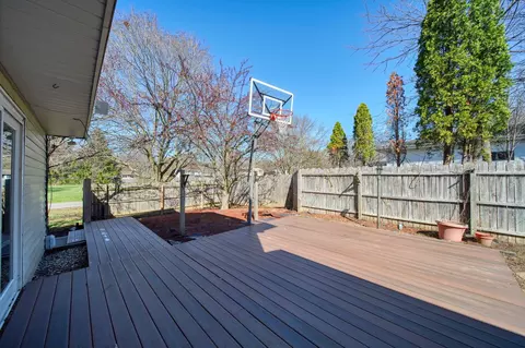 Exterior - 1190 Ferndale Rd, Jackson, MI 49201 photo 5 of 12