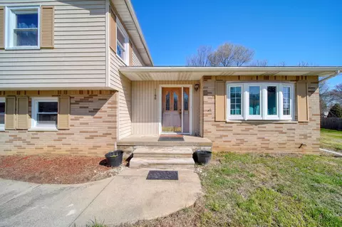Exterior - 1190 Ferndale Rd, Jackson, MI 49201 photo 3 of 12