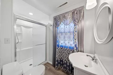 Bath - 1190 Ferndale Rd, Jackson, MI 49201 photo 2 of 5