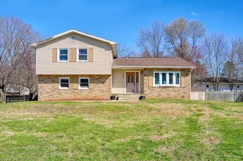 1190 Ferndale Rd, Jackson, MI 49201
