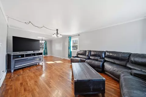 Living - 1190 Ferndale Rd, Jackson, MI 49201 photo 2 of 6
