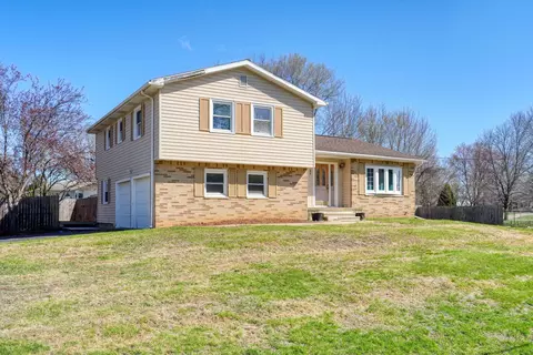 Exterior - 1190 Ferndale Rd, Jackson, MI 49201 photo 2 of 12