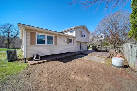 Exterior - 1190 Ferndale Rd, Jackson, MI 49201 photo 7 of 12