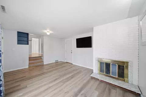 Living - 1190 Ferndale Rd, Jackson, MI 49201 photo 5 of 6