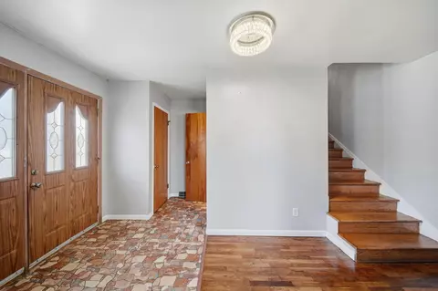 Entry Way - 1190 Ferndale Rd, Jackson, MI 49201 photo 1 of 2