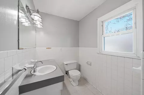 Bath - 1190 Ferndale Rd, Jackson, MI 49201 photo 3 of 5