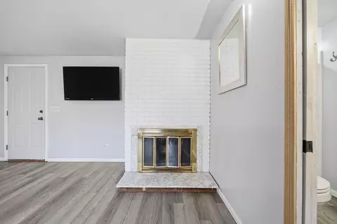 Living - 1190 Ferndale Rd, Jackson, MI 49201 photo 4 of 6