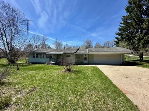 271 Mclaren Lake Rd, Hesperia, MI 49421