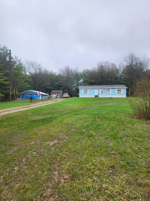 21278 10th Ave, Barryton, MI 49305