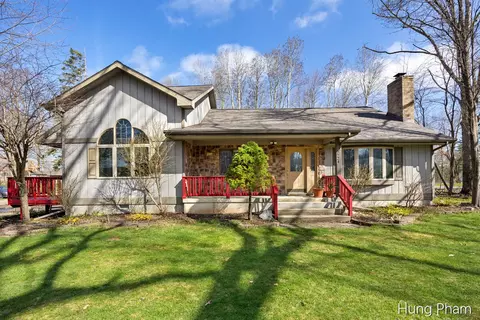 7724 W Lake Dr, Stanwood, MI 49346