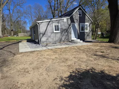55819 Hamilton St, Paw Paw, MI 49079