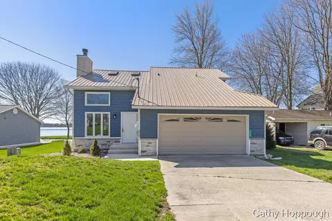 229 Ivason Dr, Stanton, MI 48888