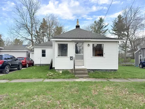 136 W 5th Ave, Reed City, MI 49677