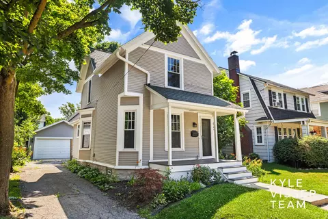 622 Gladstone Dr SE, East Grand Rapids, MI 49506