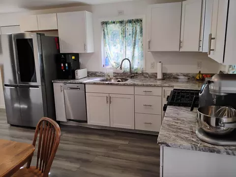 Kitchen - 3013 E South St, Jackson, MI 49201 photo 3 of 3