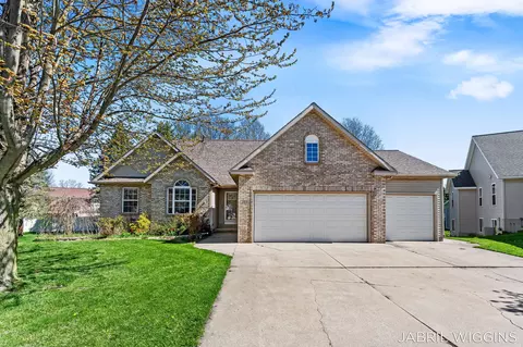 2991 Royal Blue Ct, Holland, MI 49424