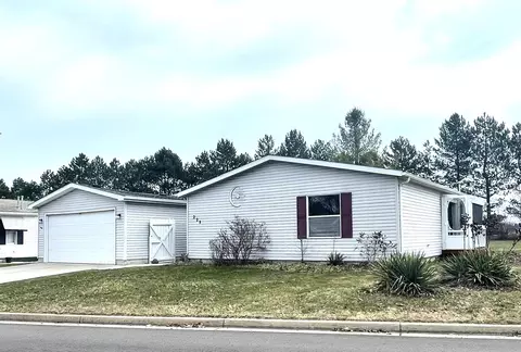 229 Cadgewith E, Lansing, MI 48906