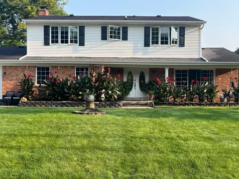 1888 Squaw Lagoon Dr, Oxford, MI 48371