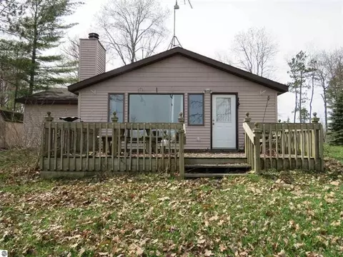 7861 S Dyer Lake Dr, Falmouth, MI 49632