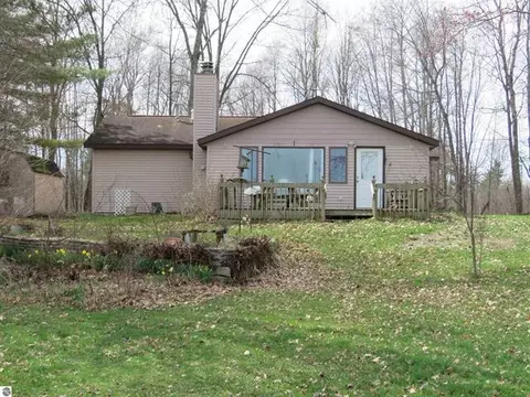 7861 S Dyer Lake Dr, Falmouth, MI 49632