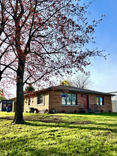 4736 South St, Benton Harbor, MI 49022