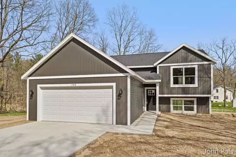 726 S Lincoln St, Greenville, MI 48838