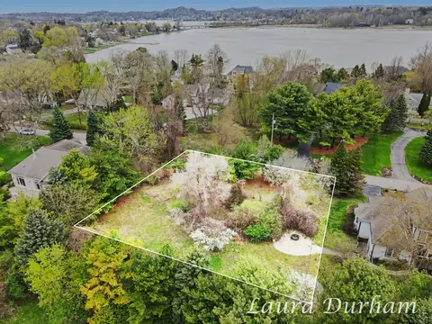 289 Crest, Douglas, MI 49406